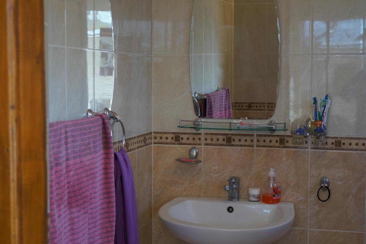 Guest House Guljan Bokonbayevo Bagian luar foto